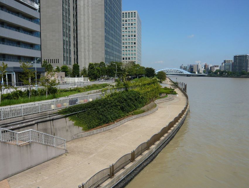 ザ・パークハビオ日本橋箱崎町 公園