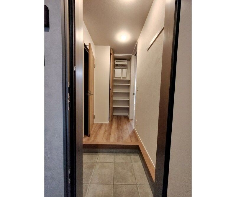 クレール明大前 玄関