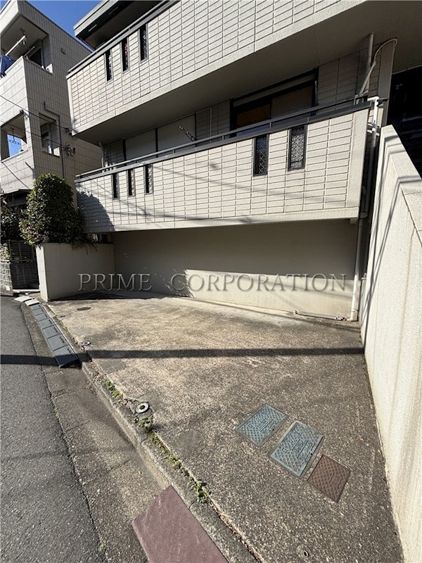一栄ハイム 駐車場