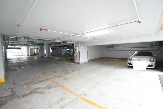 グランデール溝の口 駐車場