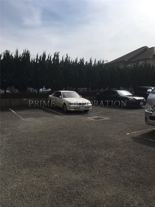 ヴェルセ用賀 駐車場