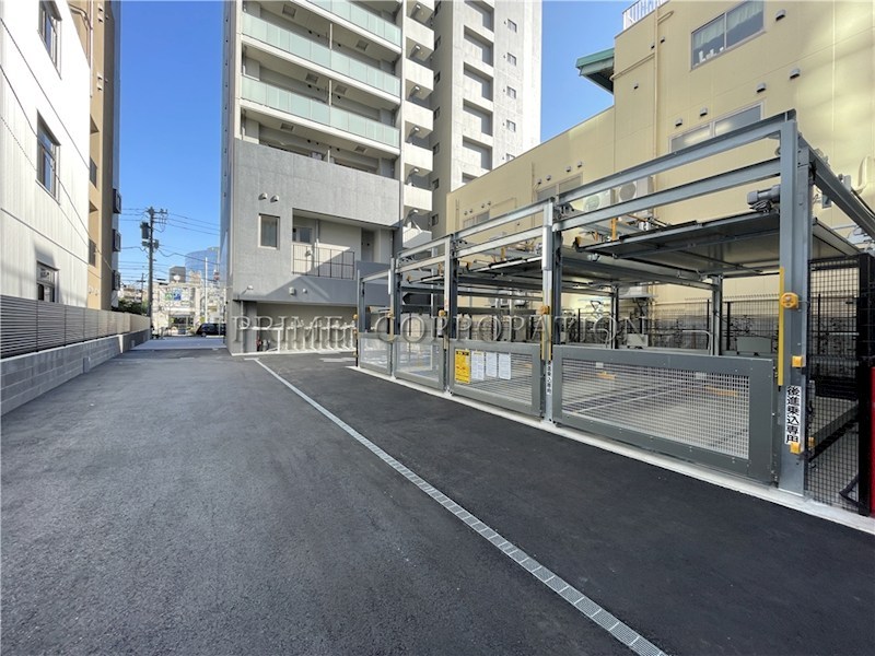 ラグゼナ用賀 駐車場
