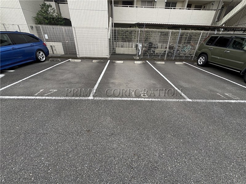 プラウド宮前平トレサージュ 駐車場