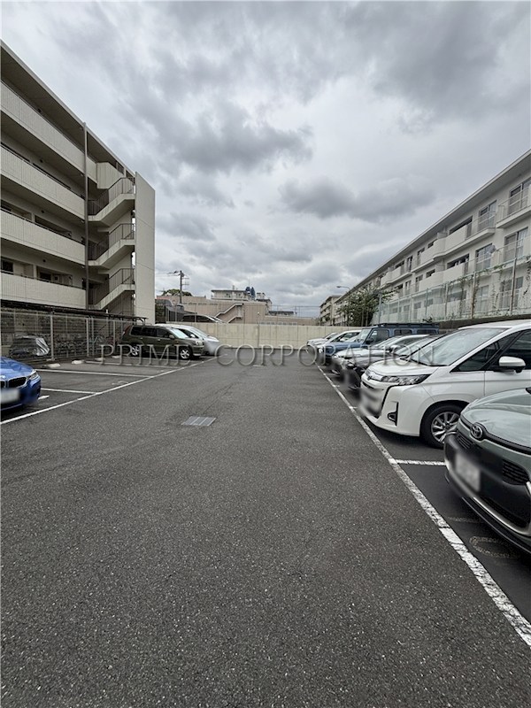 プラウド宮前平トレサージュ 駐車場