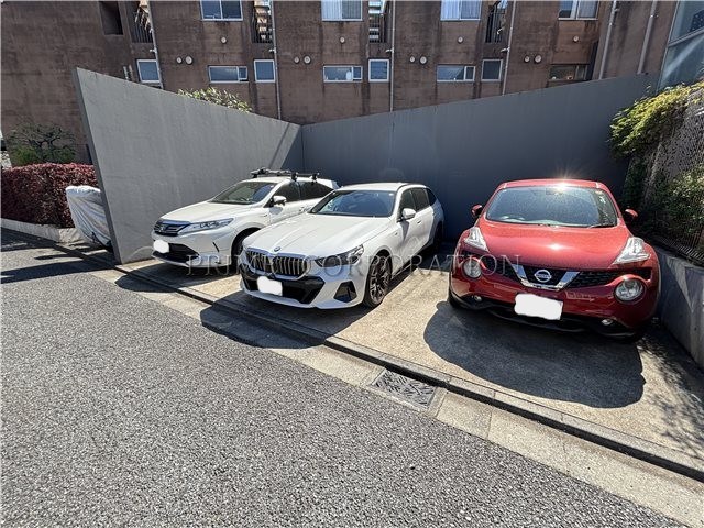 il cielo la foresta  駐車場