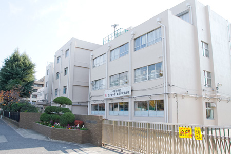 東京都世田谷区祖師谷３丁目 中学校