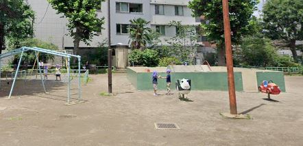 アイディーコート東新宿 公園