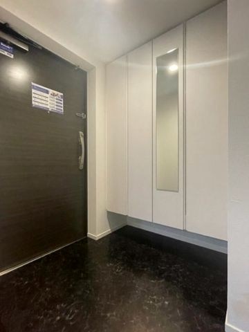 レジディア西小山 玄関