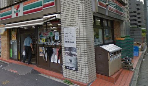 コートレアル三田綱町 コンビニ