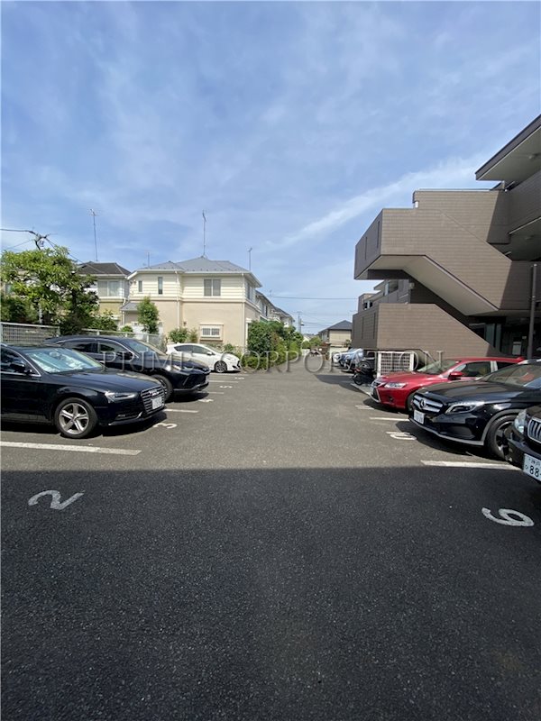 ガーデンハウス千歳船橋 駐車場