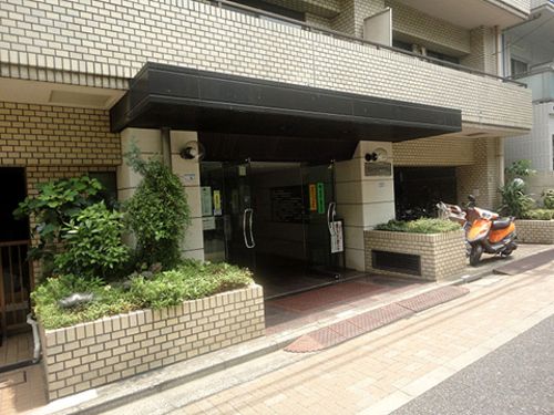 グローイン新宿御苑 エントランス