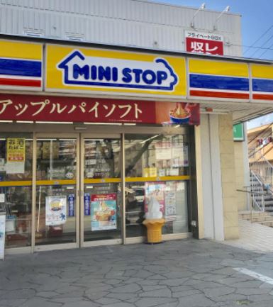 コンフォリアたまプラーザ コンビニ