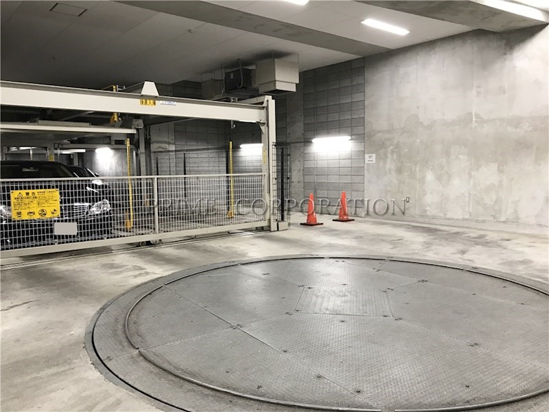 カスタリア北沢 駐車場