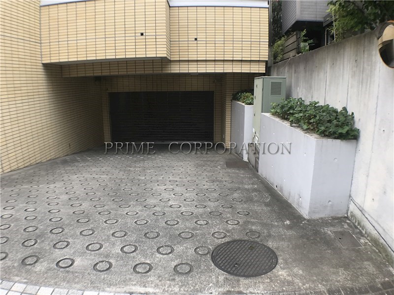 カスタリア北沢 駐車場
