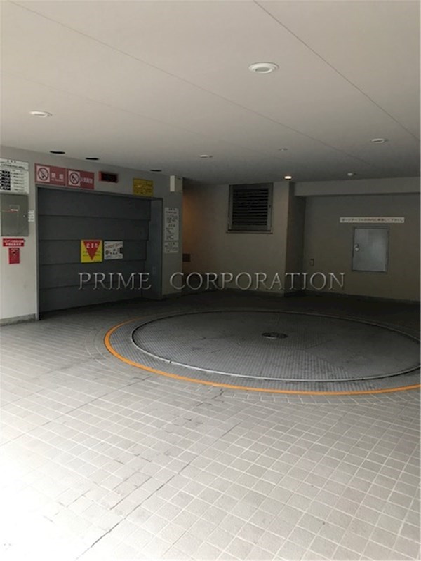 コンフォリア原宿 駐車場