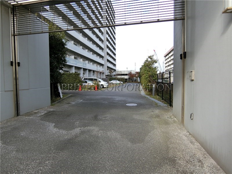 パークアクシス辰巳ステージ 駐車場