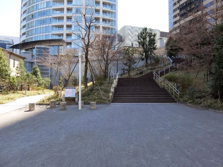 赤坂パレスマンション 公園