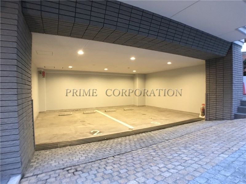 コンフォリア九段 駐車場