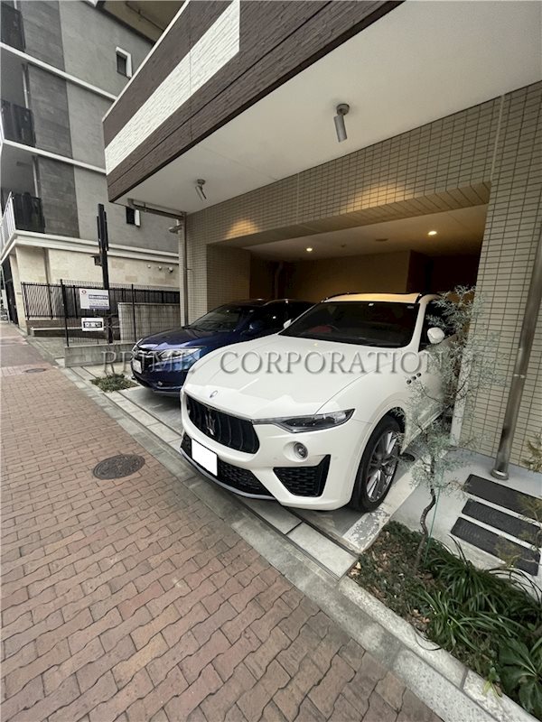 ロイジェント九段 駐車場