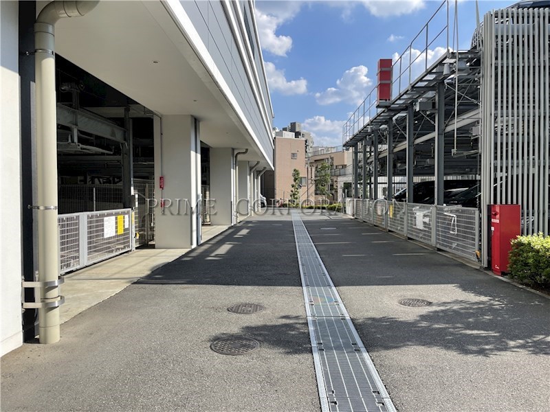 グランドミレーニア 駐車場