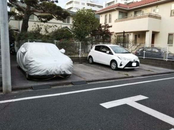 パインプラッツ 駐車場