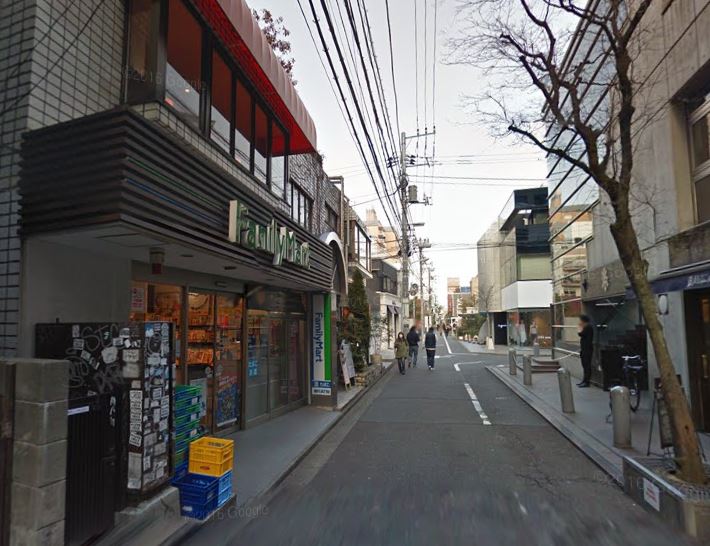 ウェンブリー表参道  コンビニ