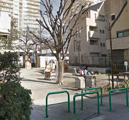 コートレアル三田綱町 公園