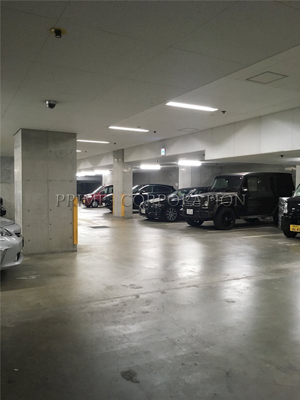 レジディア目白 駐車場