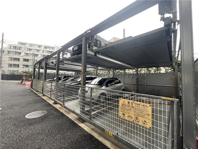 グランハイツ高田馬場  駐車場