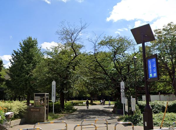 グランハイツ東新宿 公園