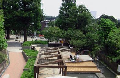 アクティ目黒駅前1号棟 公園
