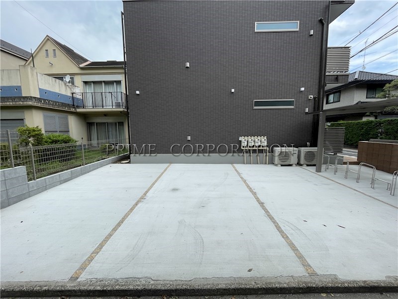 ROSEWOOD KK 駐車場