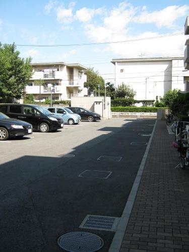 リュゼ経堂 駐車場