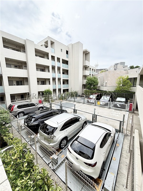 ディアスタ鷺沼 駐車場