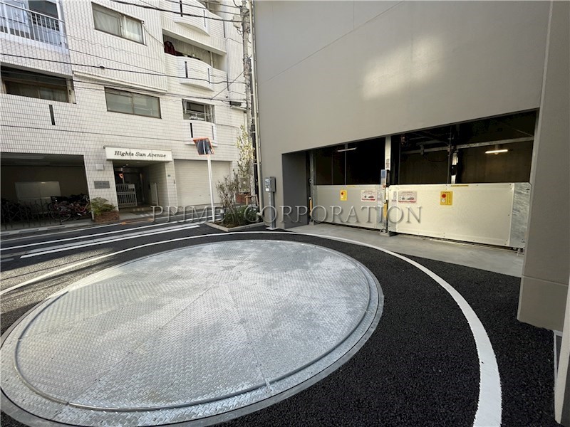コンフォリア・リヴ巣鴨 駐車場