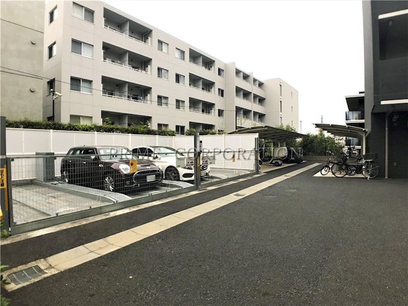ヒューリックレジデンス新宿戸山 駐車場