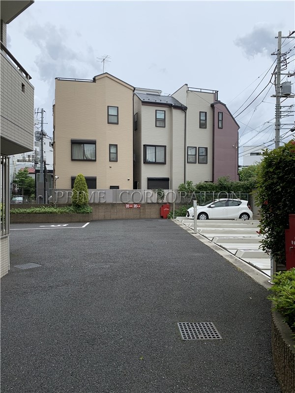 コンフォリア代々木上原 駐車場