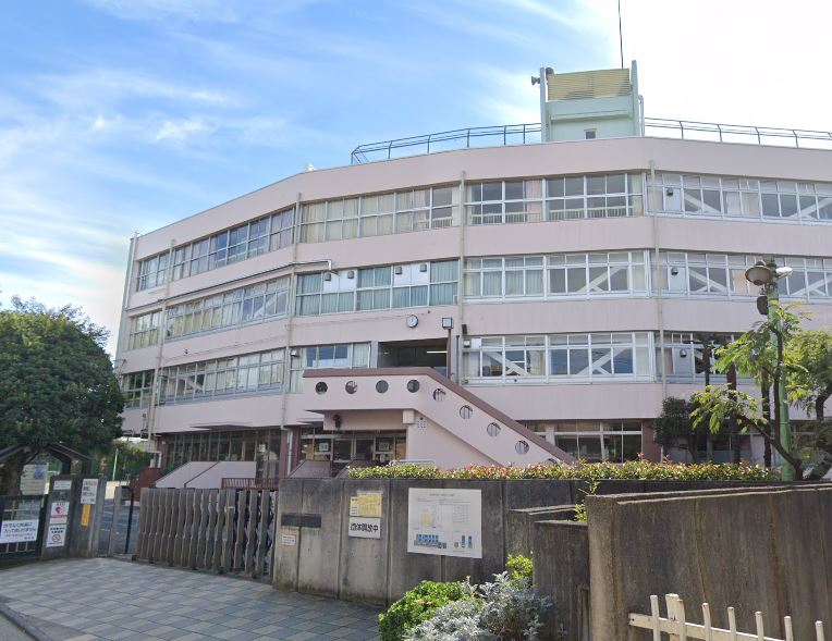 コム・コールデコット 小学校