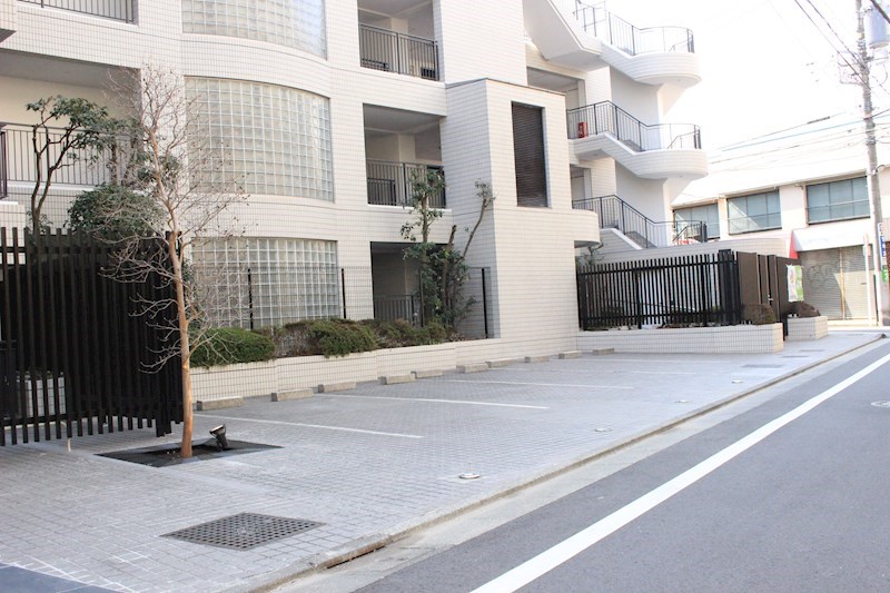 アビタシオン 駐車場