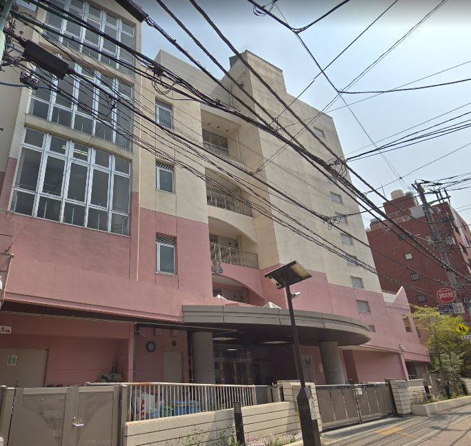 アドニス 小学校