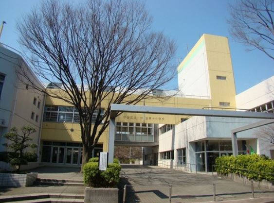 コーナーハウス 小学校