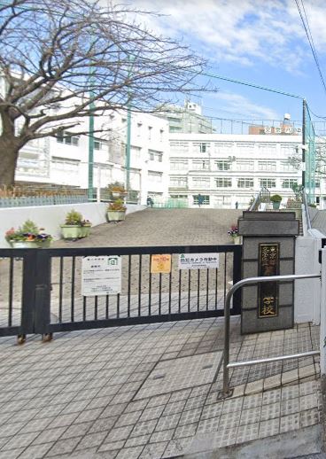 コンフォリア・リヴ文京千駄木 中学校