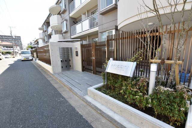 アソシエール文京白山 エントランス