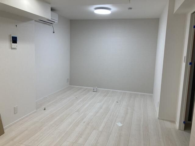 EMIREA リビング