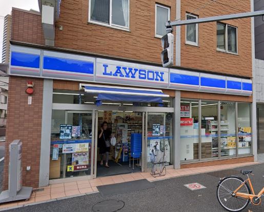 市ヶ谷仲之町3丁目戸建て コンビニ