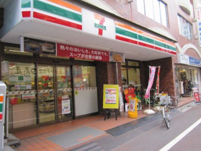 市ヶ谷仲之町3丁目戸建て コンビニ