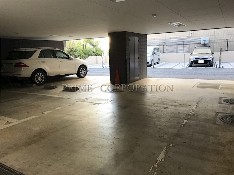 シルフィード南平台 駐車場
