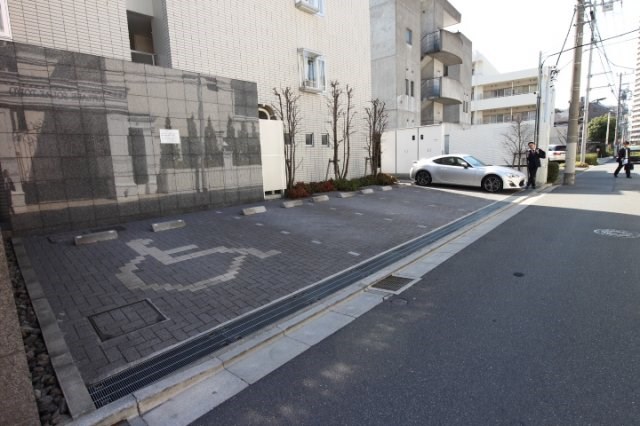プライムアーバン市谷仲之町 駐車場