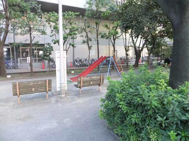 エンブレムコート明石町 公園