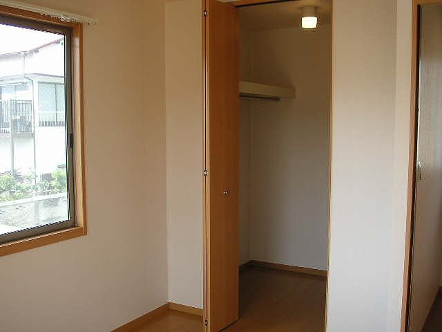 Heights Wisteria B 収納